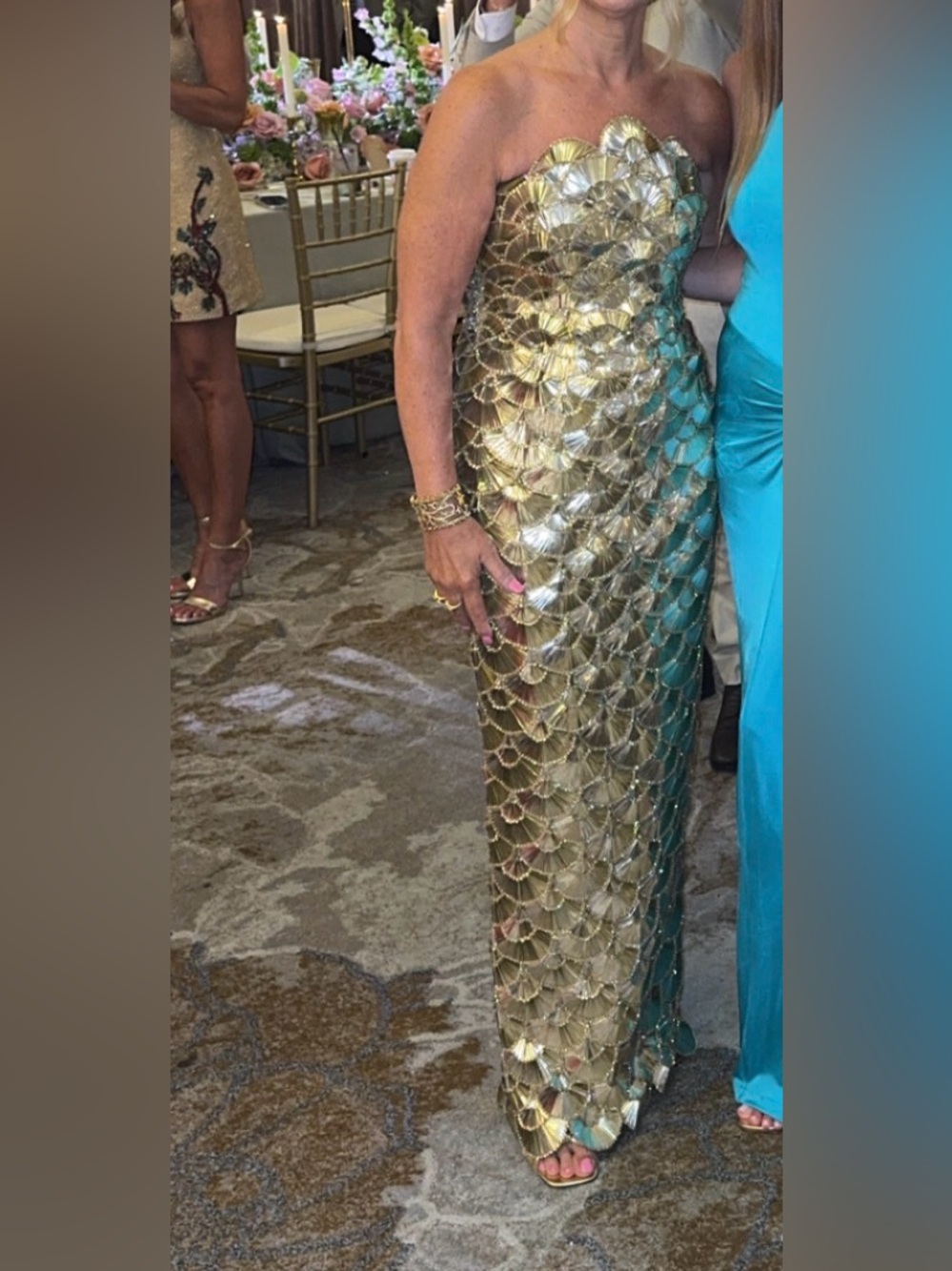 Oscar de la Renta Strapless Sequined Scallop Column Gown - Picture 7 of 8